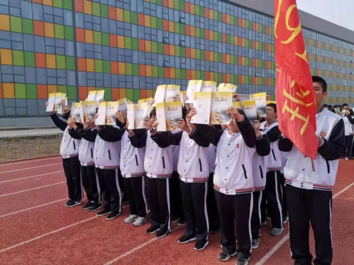 阳光跑操比赛，尽显青春风采