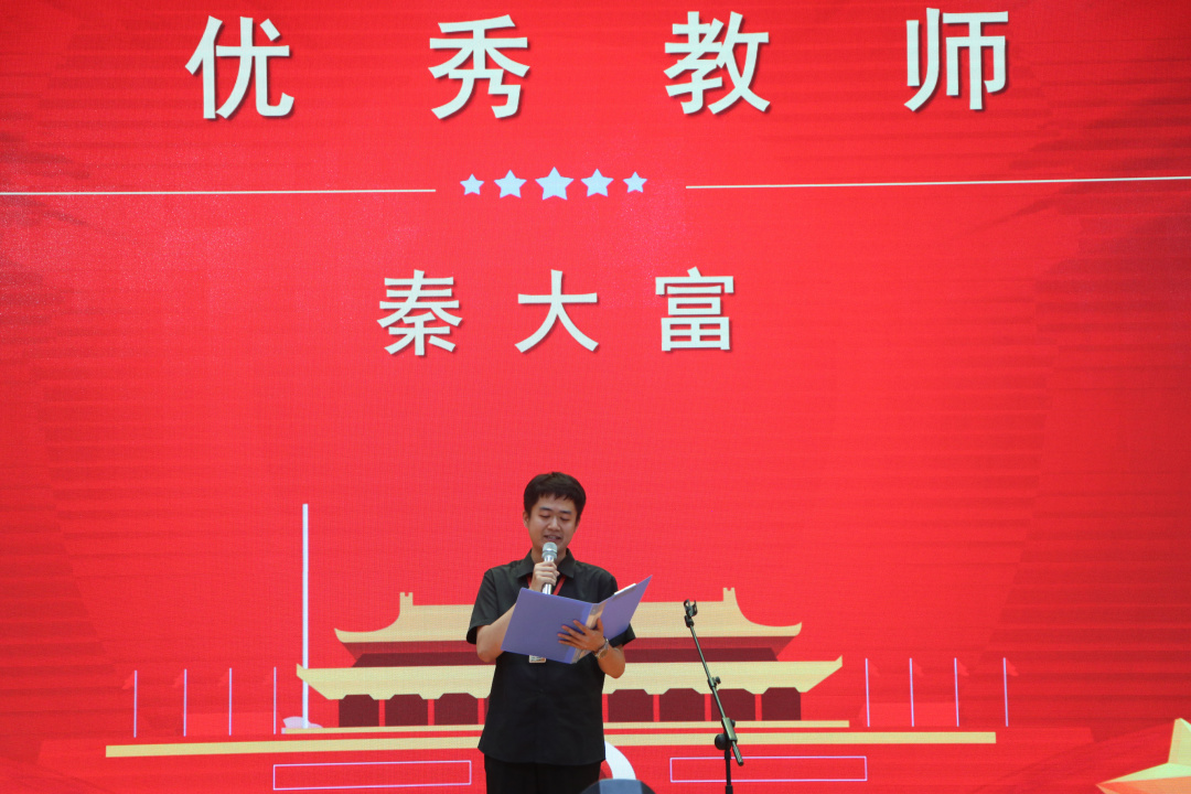 铭记少年责任 献礼建党百年——中恒中学高一B部“少年强则国强”演讲比赛