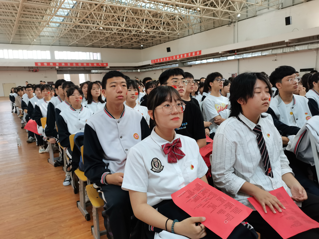 致敬百年路 起航新征程——高一A级部庆祝建党100周年的主题朗诵比赛