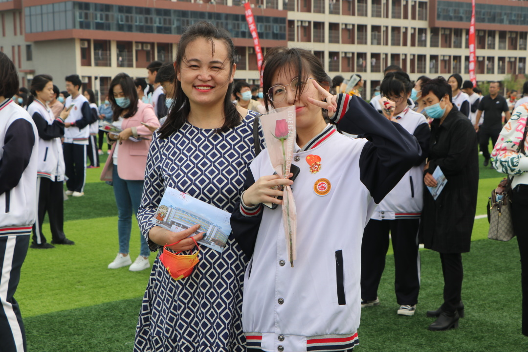 逐梦青春心向党 感恩家国勇担当——中恒高级中学高三年级成人礼纪实