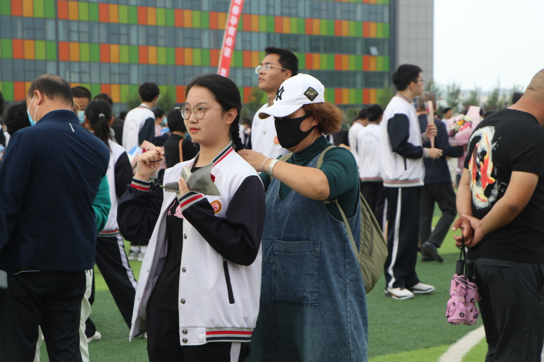 逐梦青春心向党 感恩家国勇担当——中恒高级中学高三年级成人礼纪实
