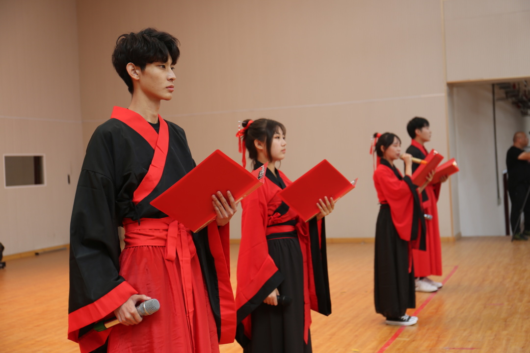 逐梦青春心向党 感恩家国勇担当——中恒高级中学高三年级成人礼纪实