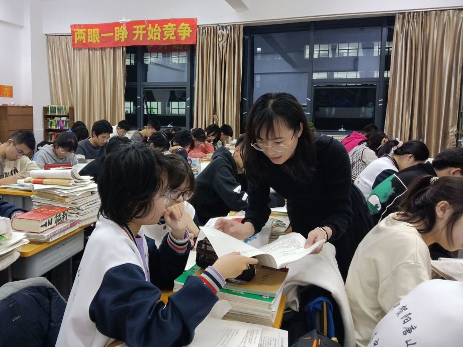 我爱我师——中恒中学高二年级部专题报道之高秋月老师