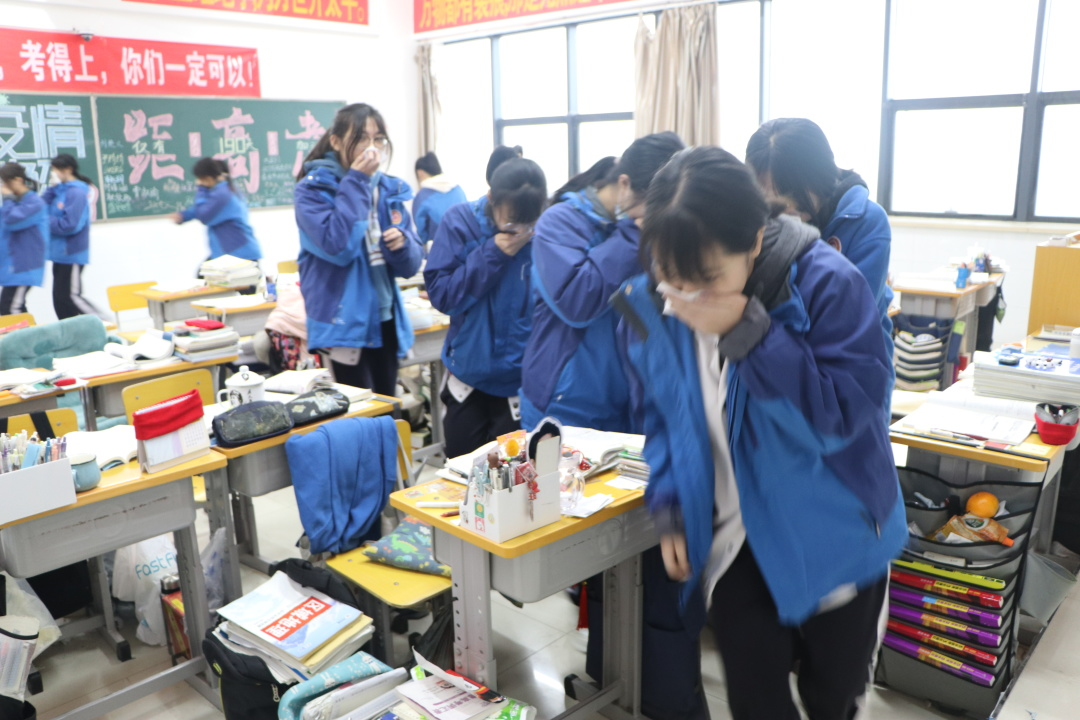 消防搞演练 防患保安宁——中恒高级中学进行消防安全演练活动