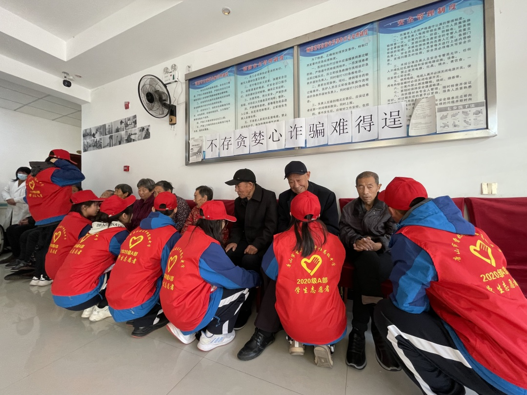 敬老孝老 冬至暖行——高二A部青鸽志愿者团“敬天下老人，扬中华美德”主题活动