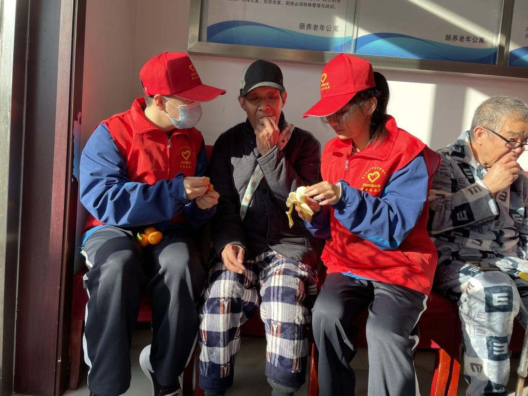 敬老孝老 冬至暖行——高二A部青鸽志愿者团“敬天下老人，扬中华美德”主题活动