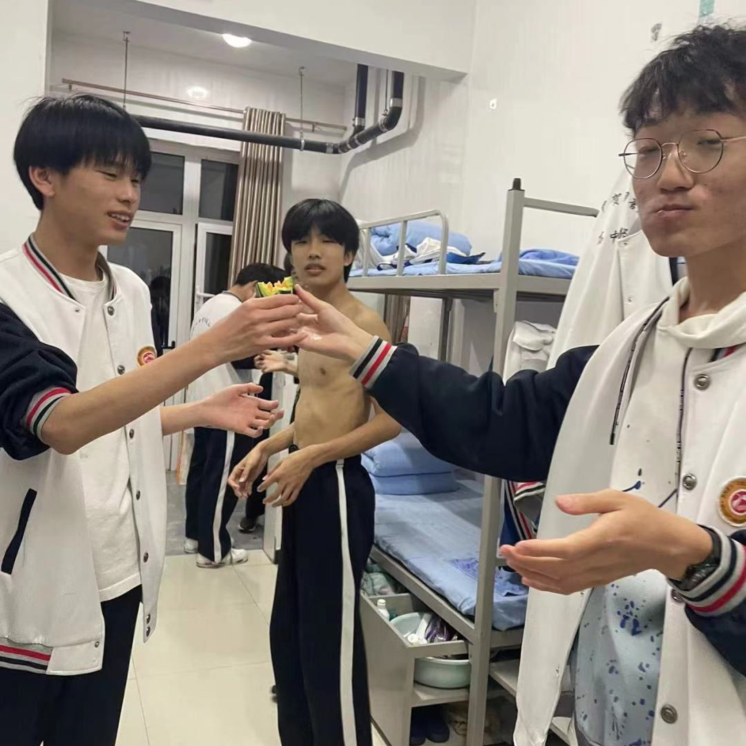最美四月  温情中恒