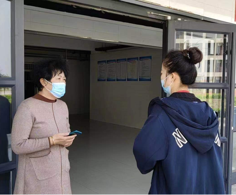 春深日暖夏将至  美化校园始于行