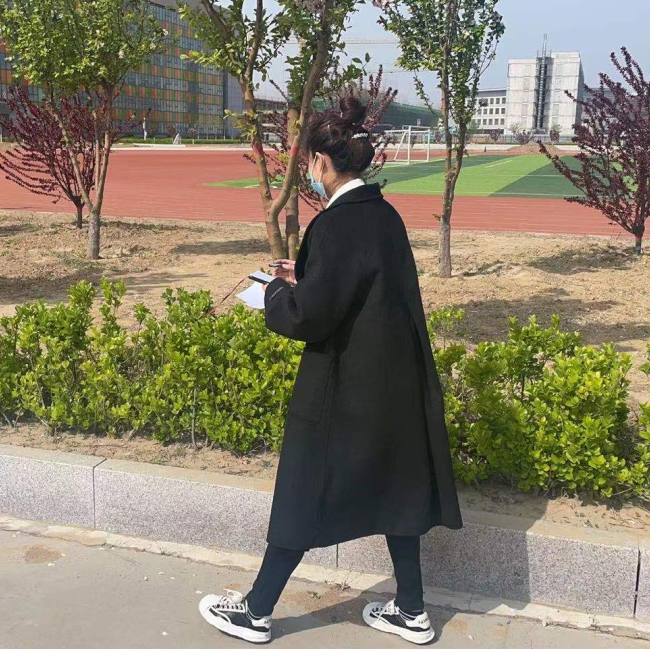 春深日暖夏将至  美化校园始于行