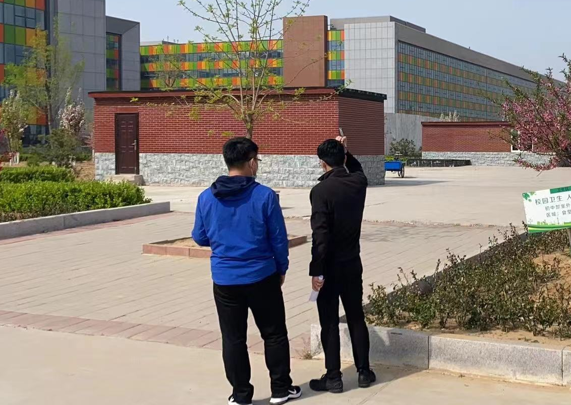 春深日暖夏将至  美化校园始于行