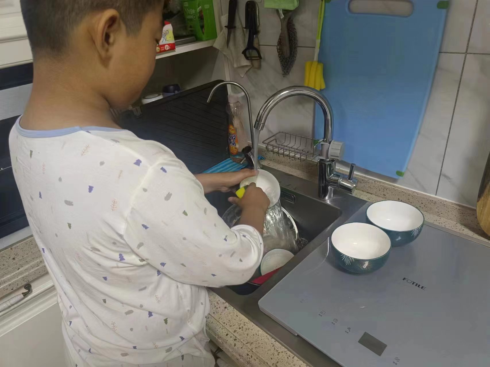 孝老爱亲好少年