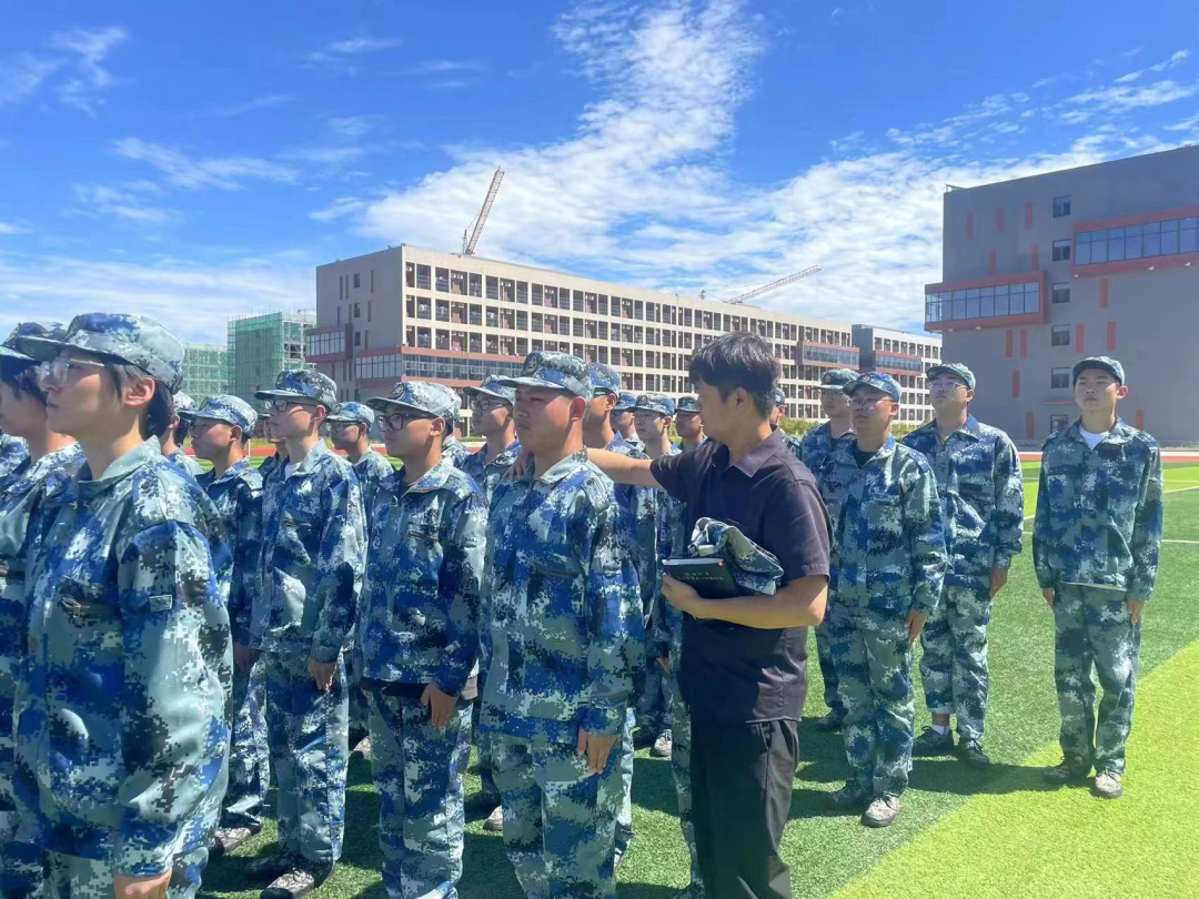爱在军训 陪伴暖心