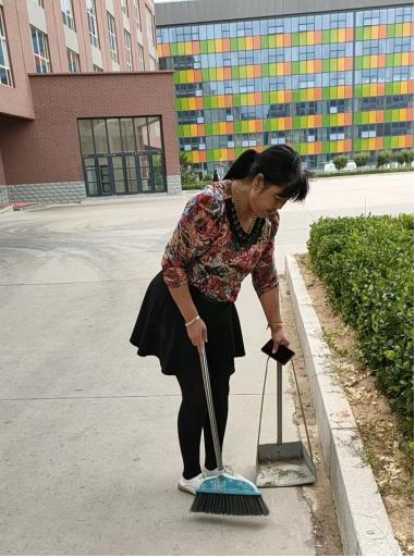 生活育人 服务育人