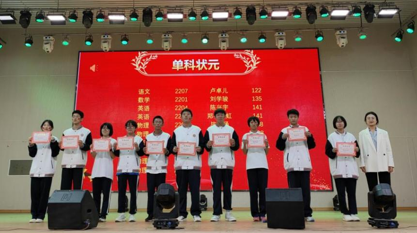 逆风飞翔  破茧成长