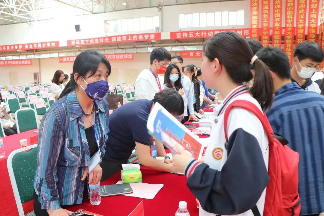 知名高校齐聚中恒  助力学子扬帆起航