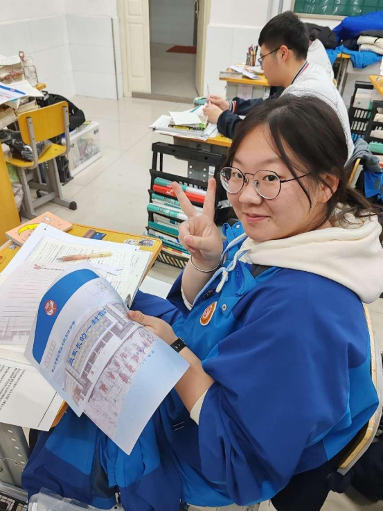 用手筑爱心，执笔撰亲情 贺阳高级中学“致家长一封信”活动