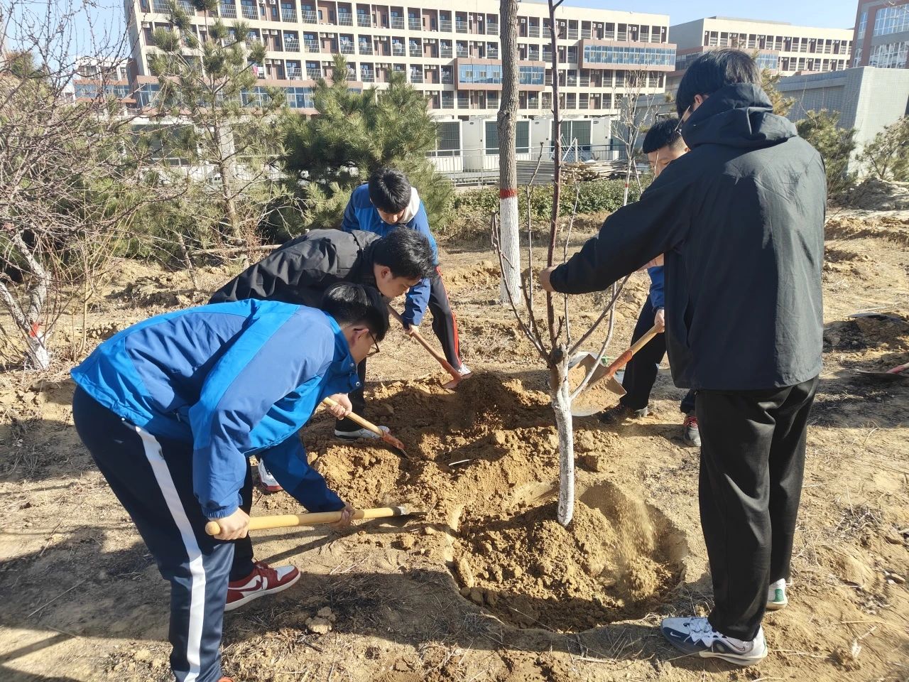 播撒绿色希望  厚植环保情怀