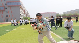 贺阳中学“零食抢夺战”上演热血师生情
