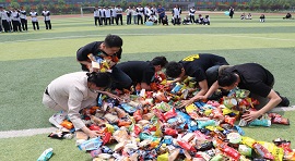 贺阳中学“零食抢夺战”上演热血师生情