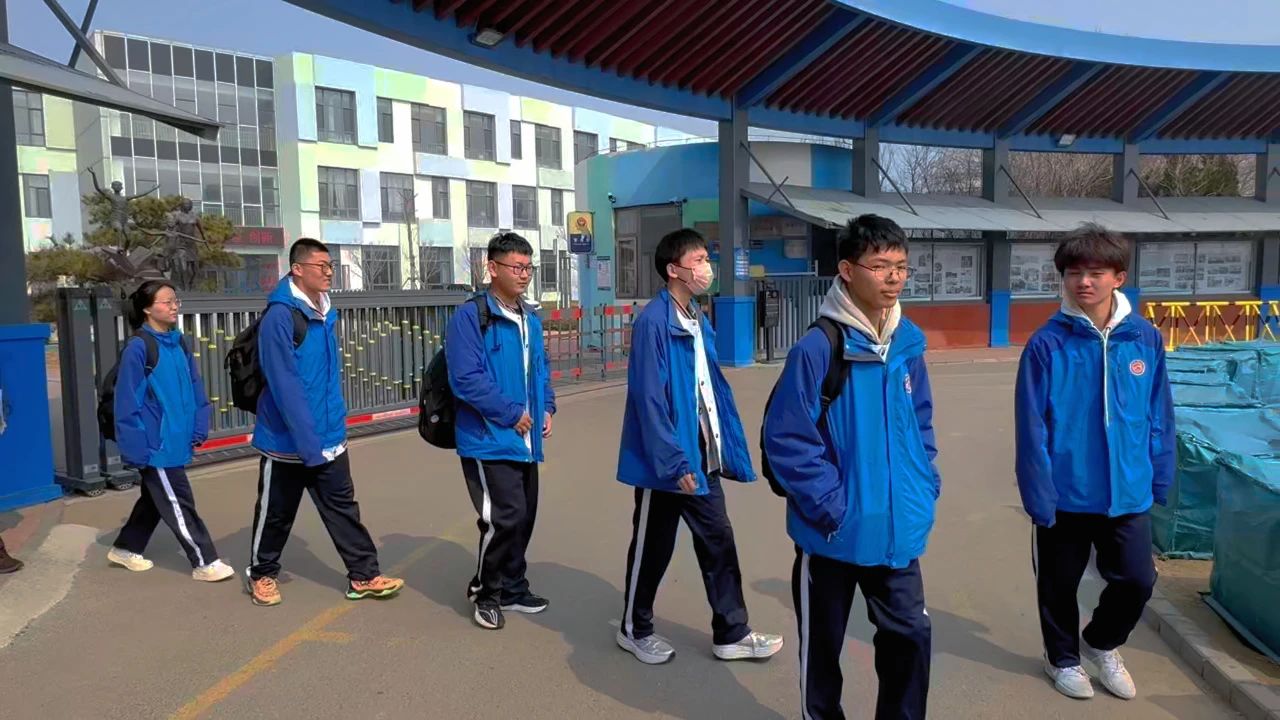 学科竞赛展风采  青春逐梦正当时 --参加区级学科知识竞赛