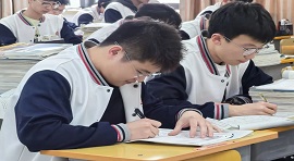 静谧与热烈交织 贺阳师生共绘学习画卷