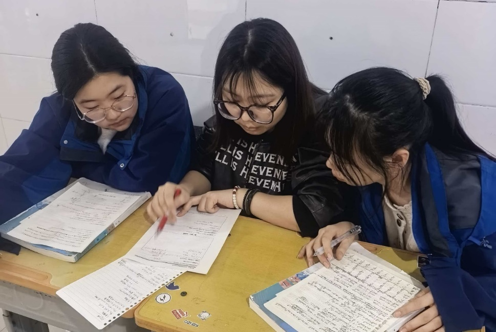 “迎战期末，严导并行“——唐山贺阳高一 B 部备考冲刺进行时！