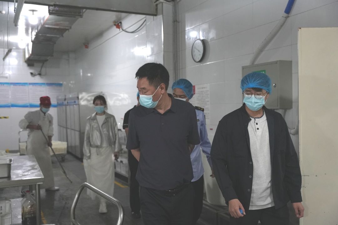 专项检查强监管 护航校园食安行