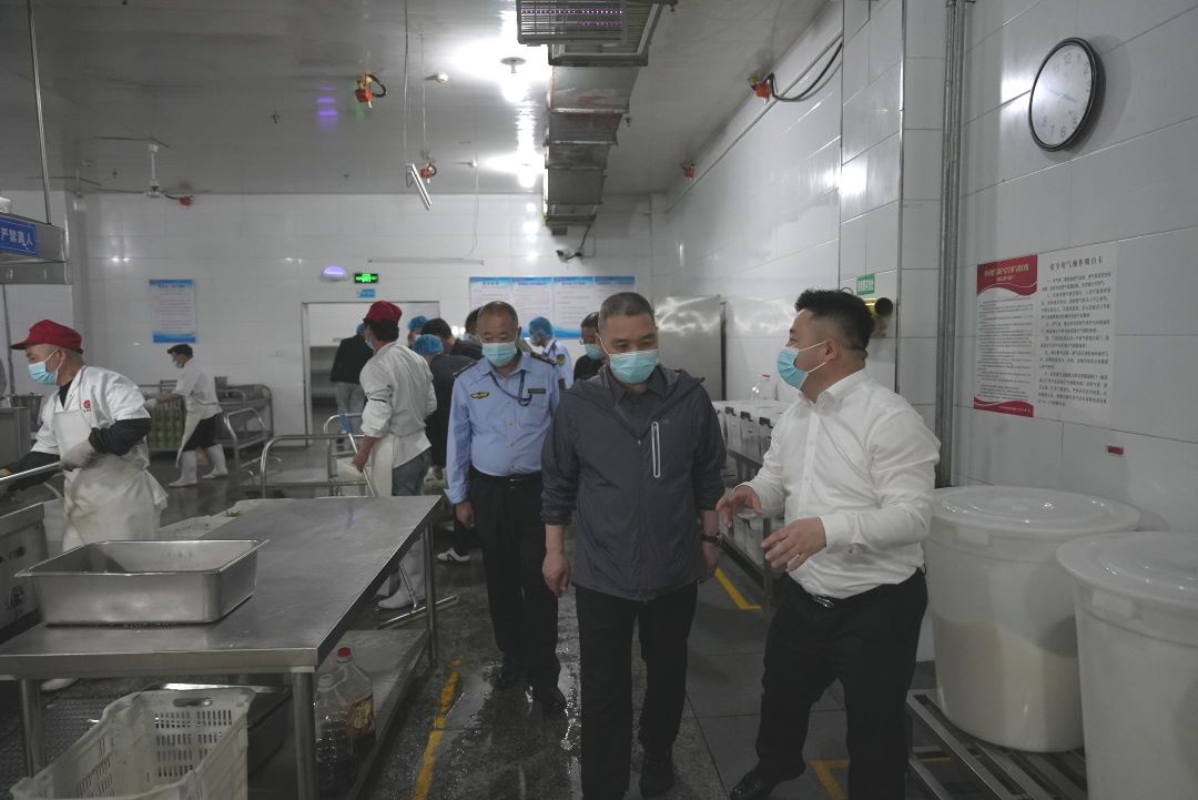 专项检查强监管 护航校园食安行