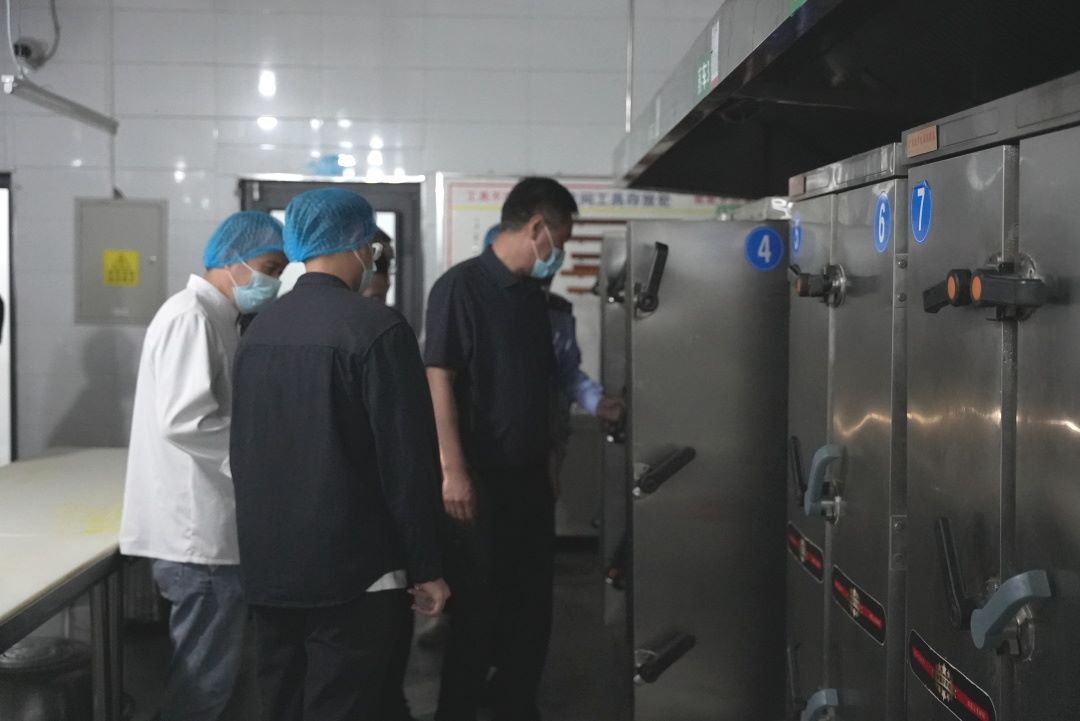 专项检查强监管 护航校园食安行