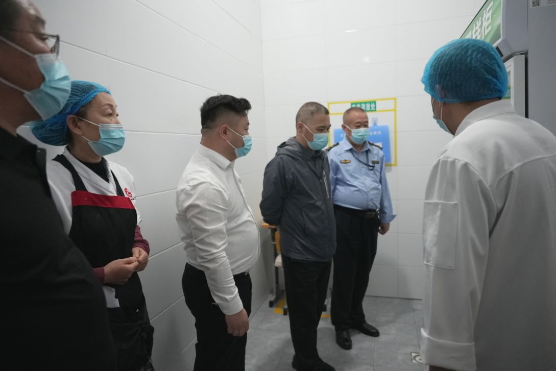 专项检查强监管 护航校园食安行