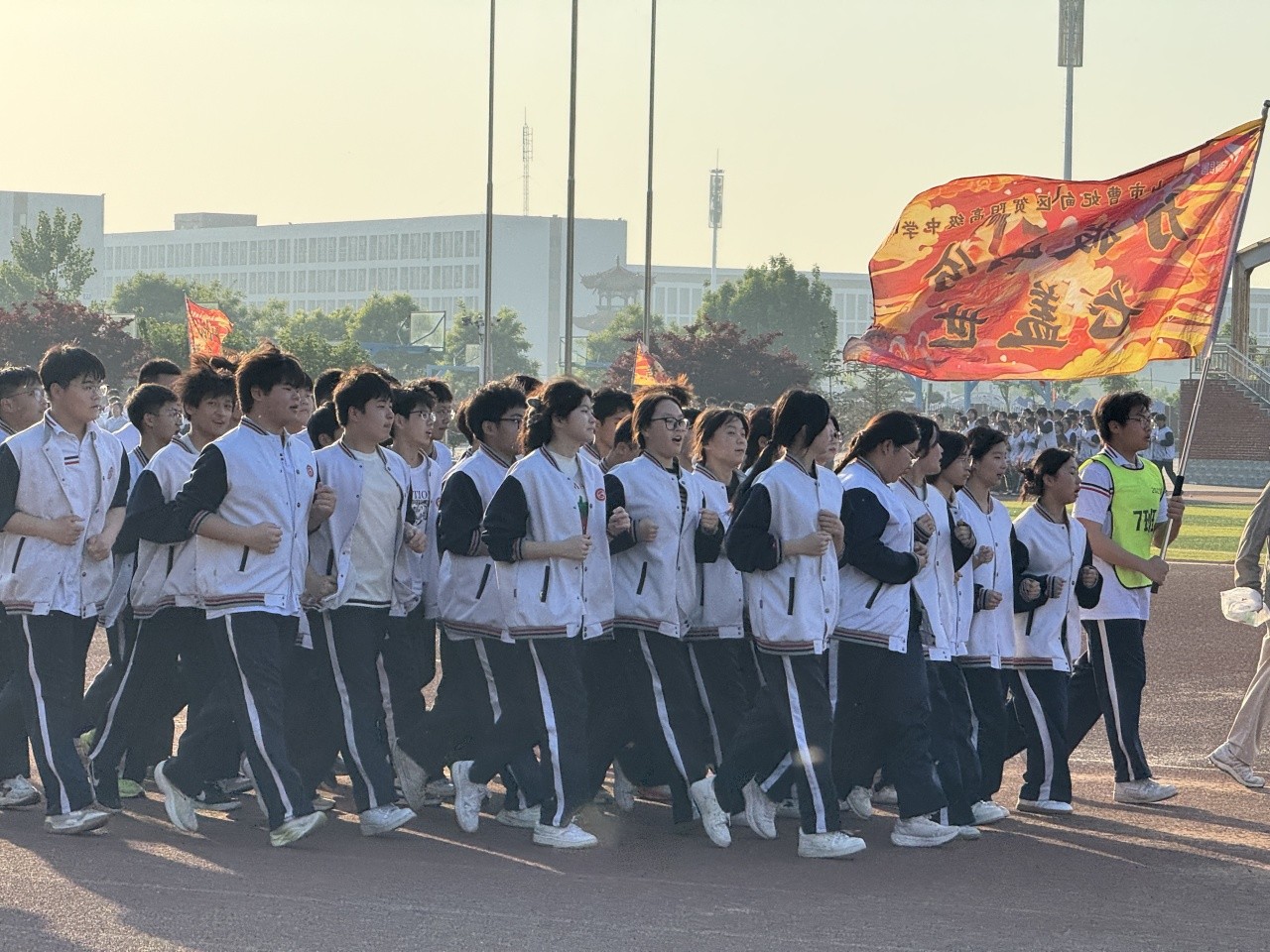 活力跑操展风采  青春奋进正当时