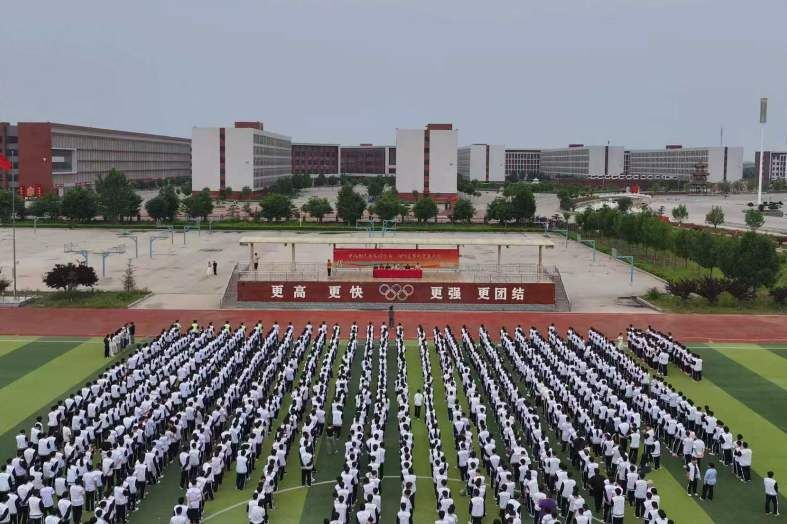弘扬法治精神 共建平安校园