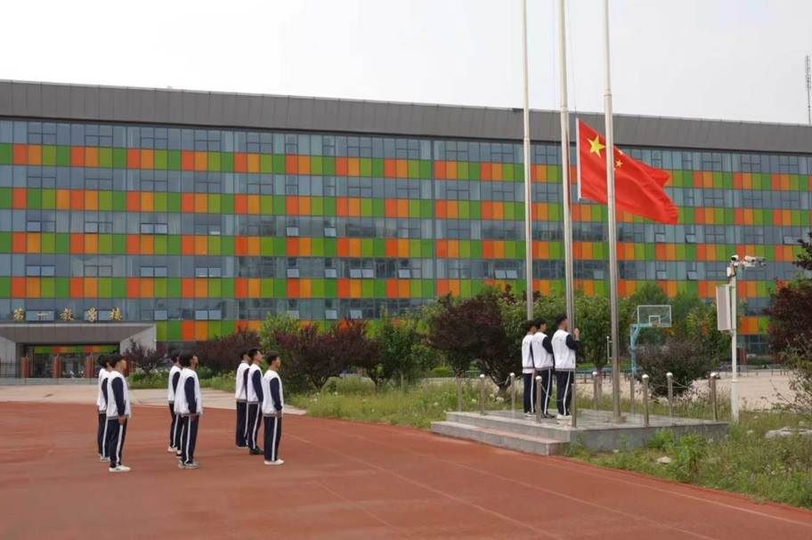 弘扬法治精神 共建平安校园